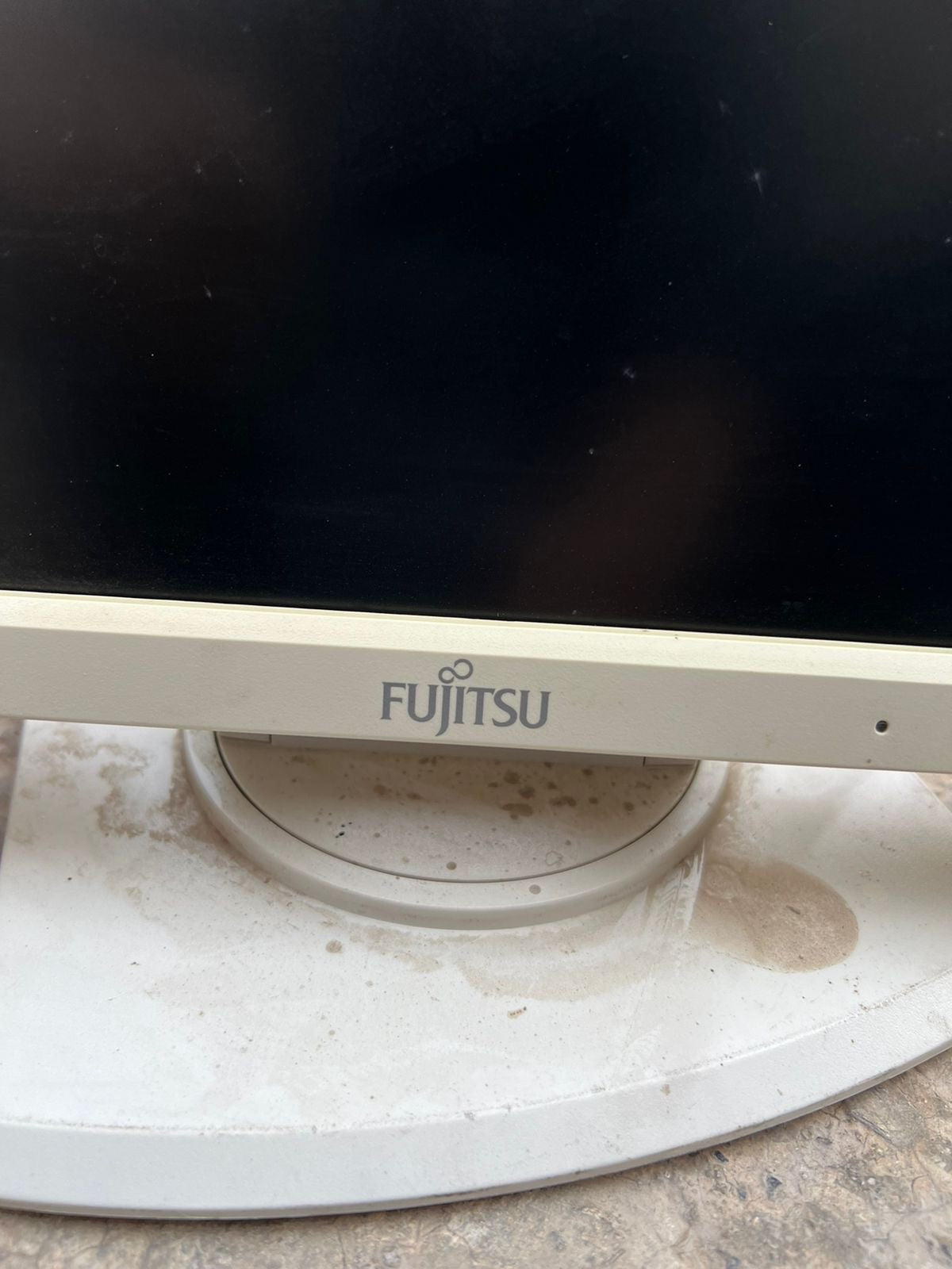 ..FUjITSU LCD Moniter
