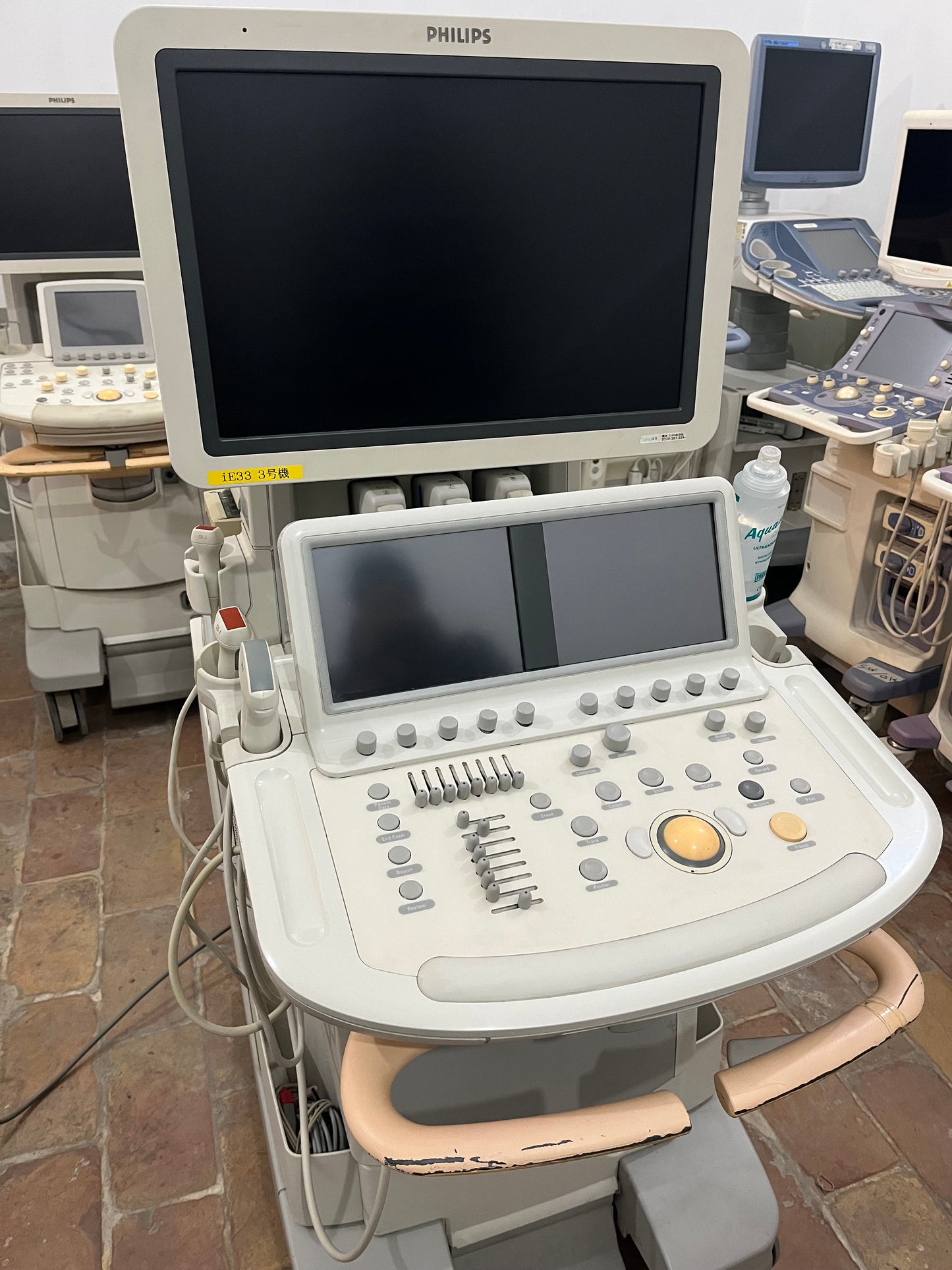Phillips IE33 Dedicated Echocardiography - Japan Medical Company LTD