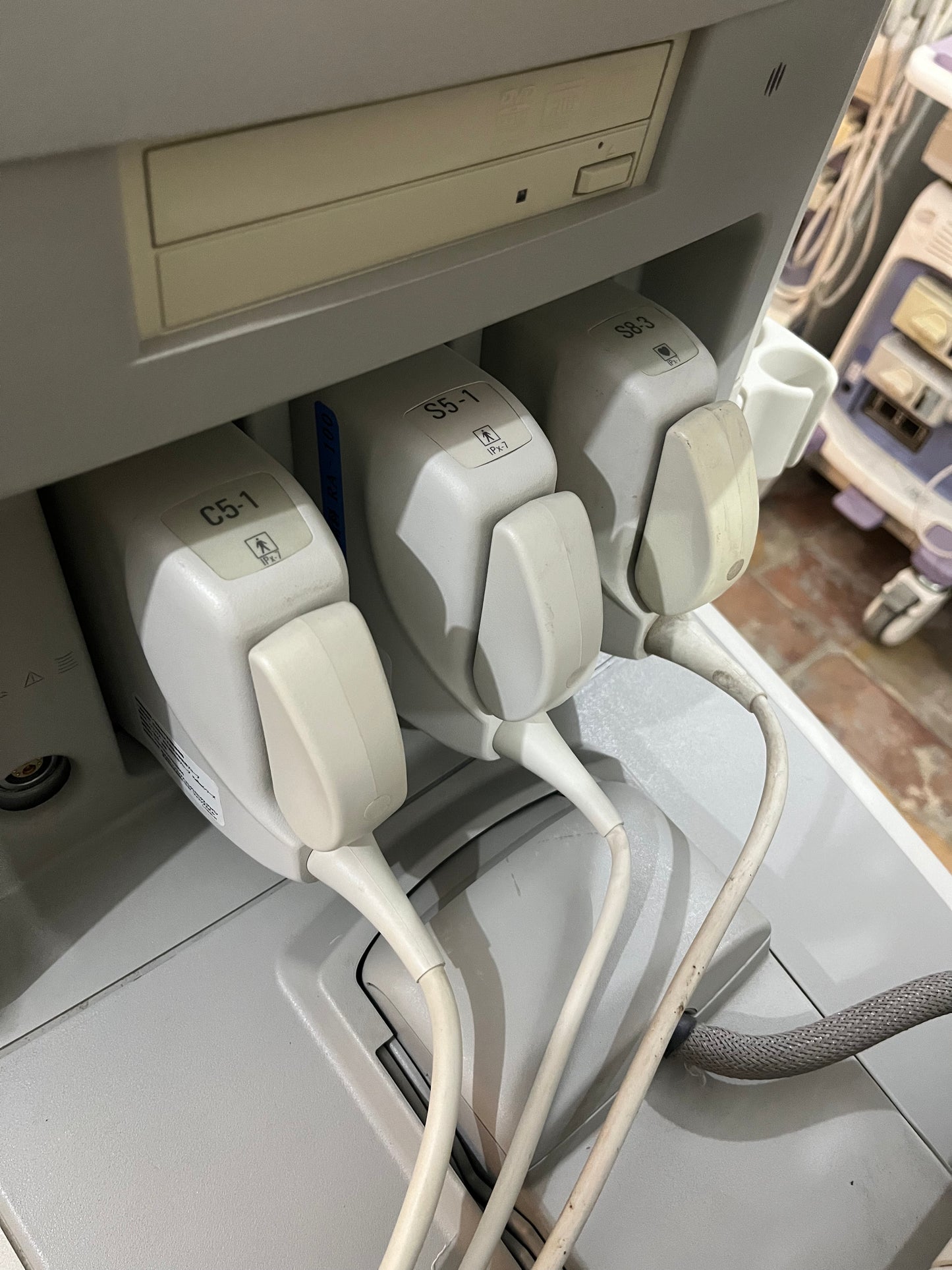 Phillips IE33 Dedicated Echocardiography - Japan Medical Company LTD
