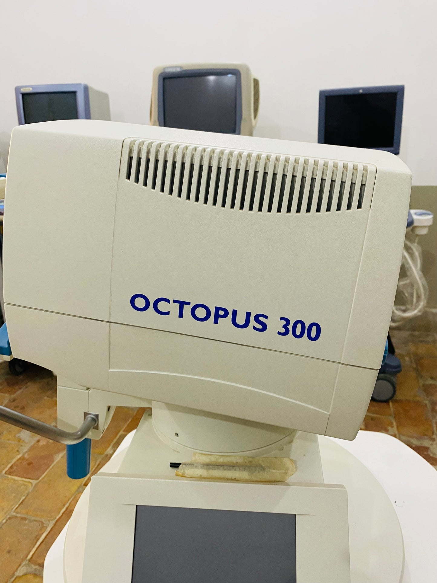 ..Haag Streit Perimetry Octopus 300  Ophthalmic Products