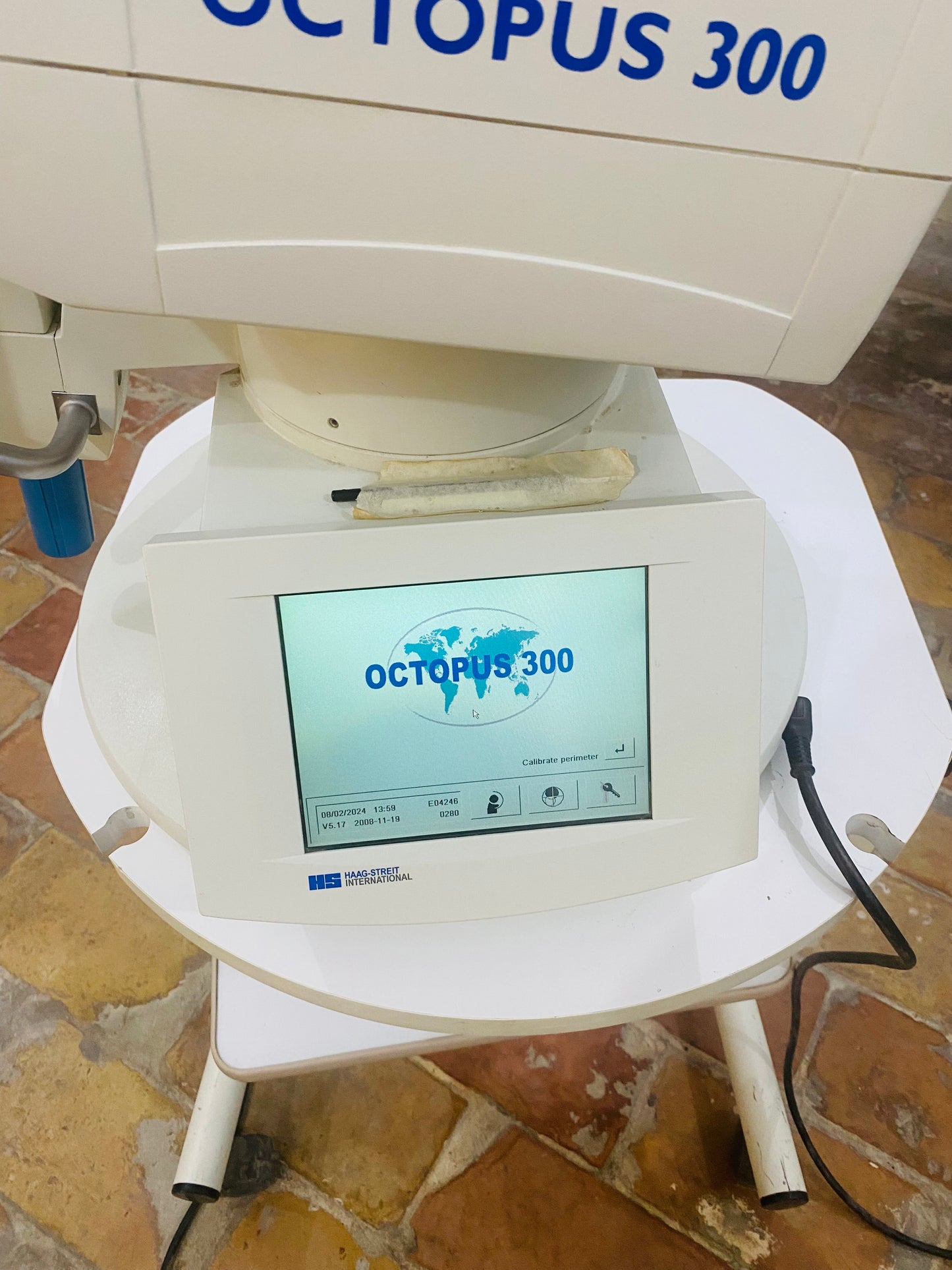 ..Haag Streit Perimetry Octopus 300  Ophthalmic Products