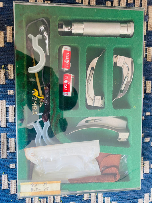 Laryngoscope set