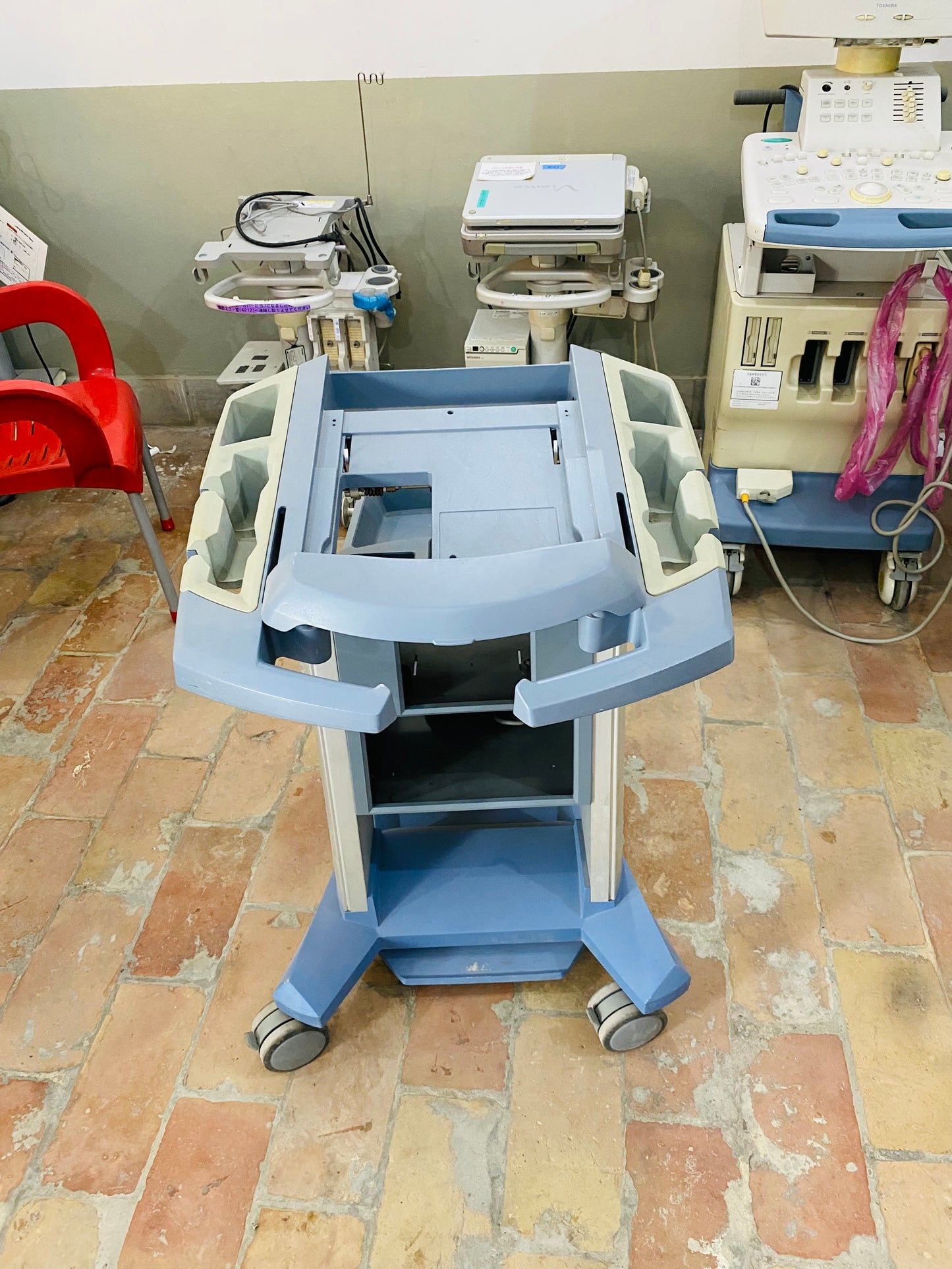 ..Sonosite Titan trolley