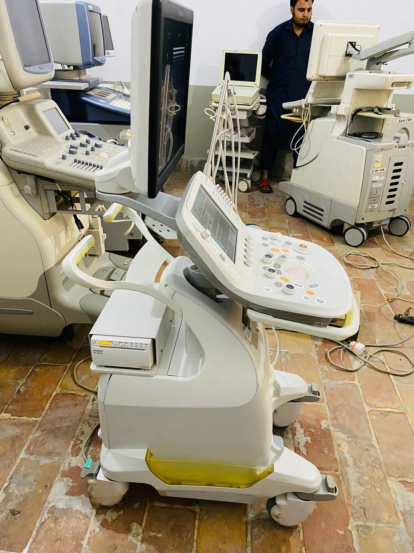 Hitachi Aloka ARIETTA 60 with convex linear cardiac probe, convex probe has air shade. Also can sell it's probes and parts separately