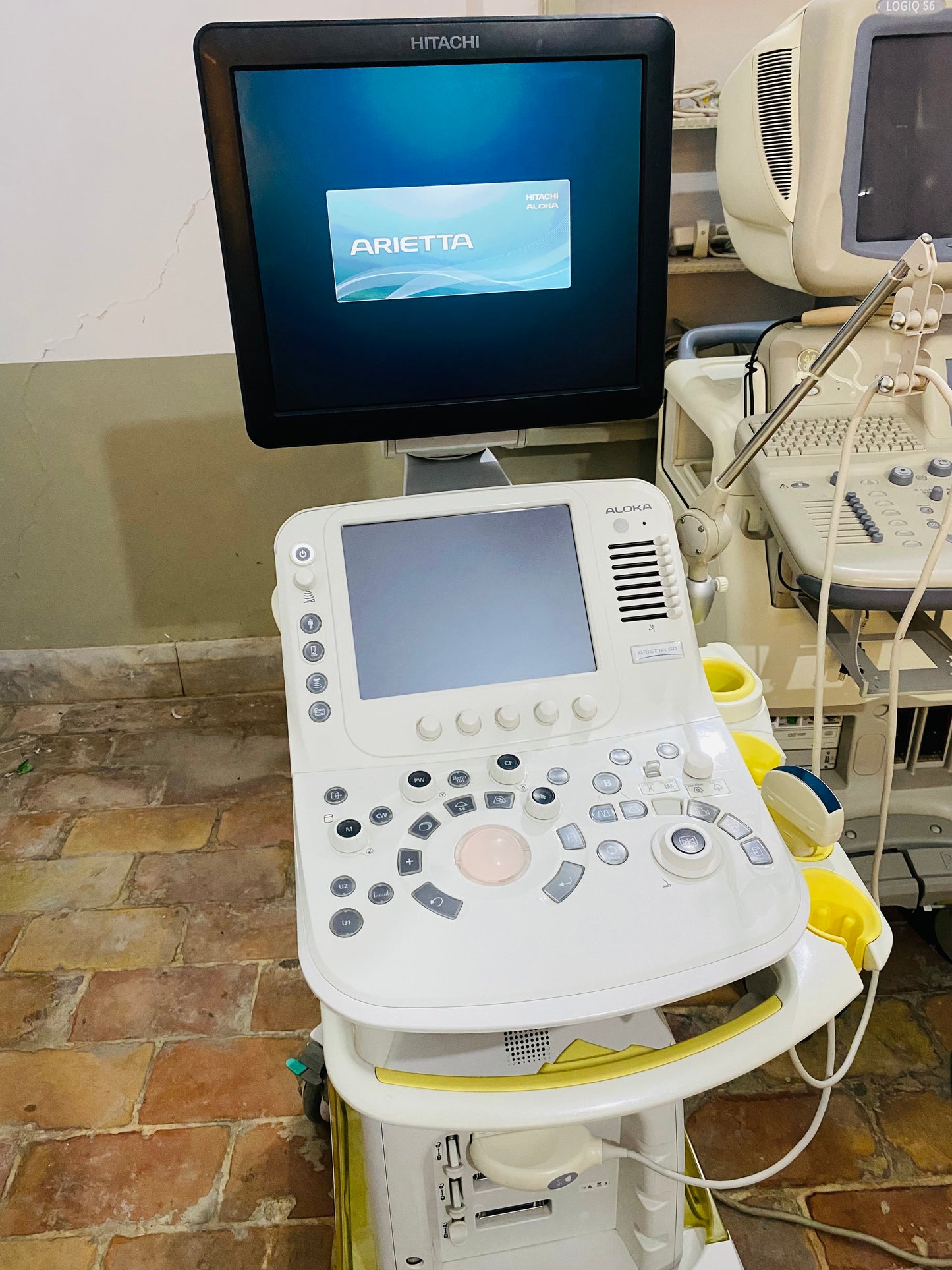 Hitachi Aloka ARIETTA 60 with convex linear cardiac probe, convex probe has air shade. Also can sell it's probes and parts separately