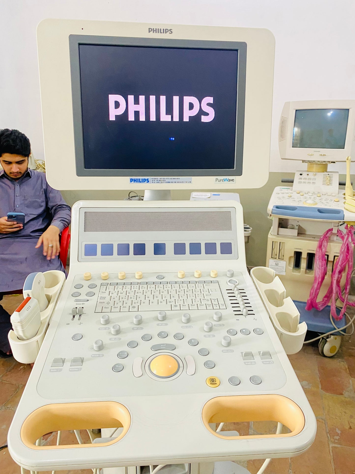 Philips HD15 with convex linear probe mfg 2012, Also can sell its parts, probes