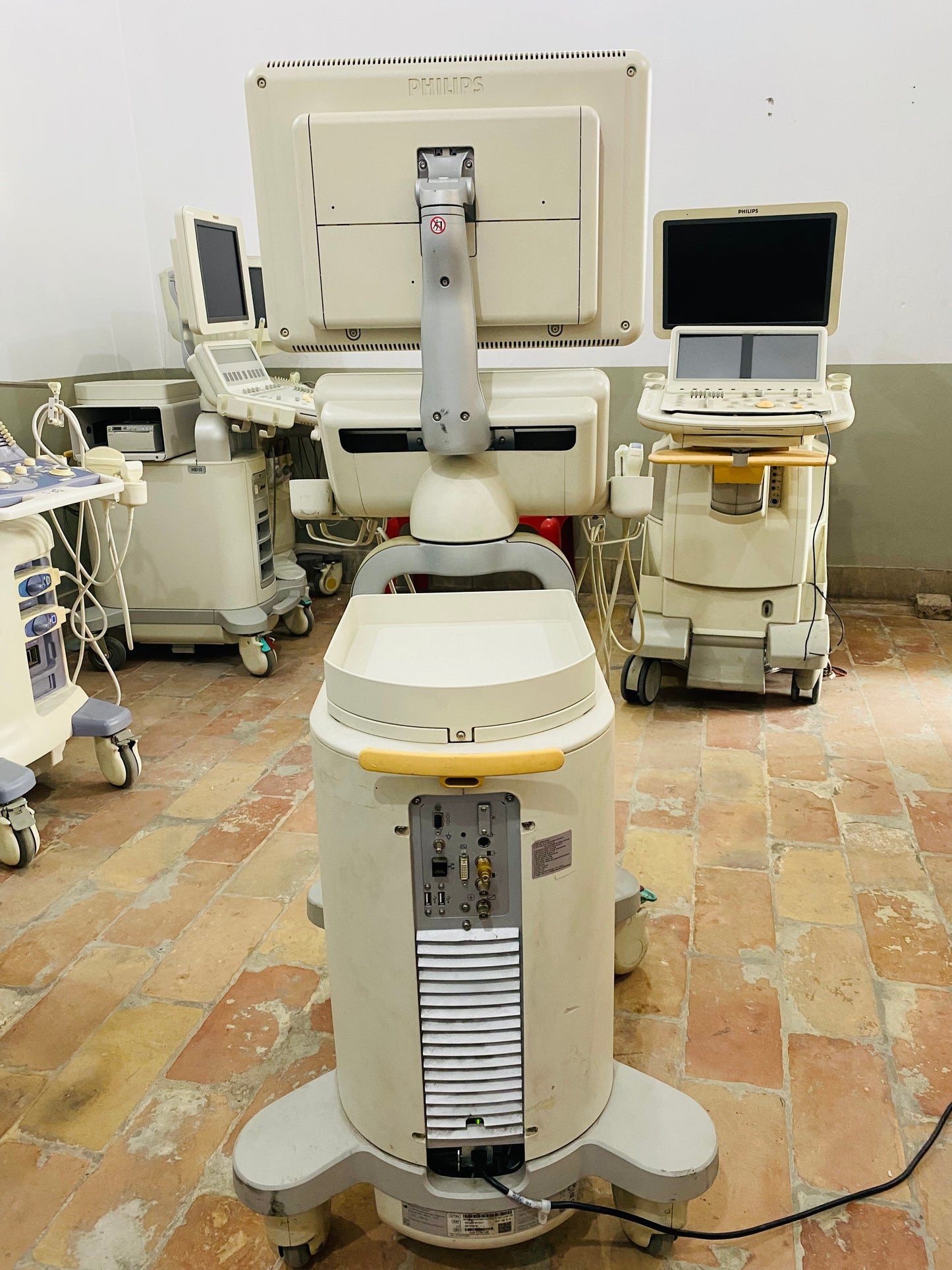 Philips HD15 with convex linear probe mfg 2012, Also can sell its parts, probes