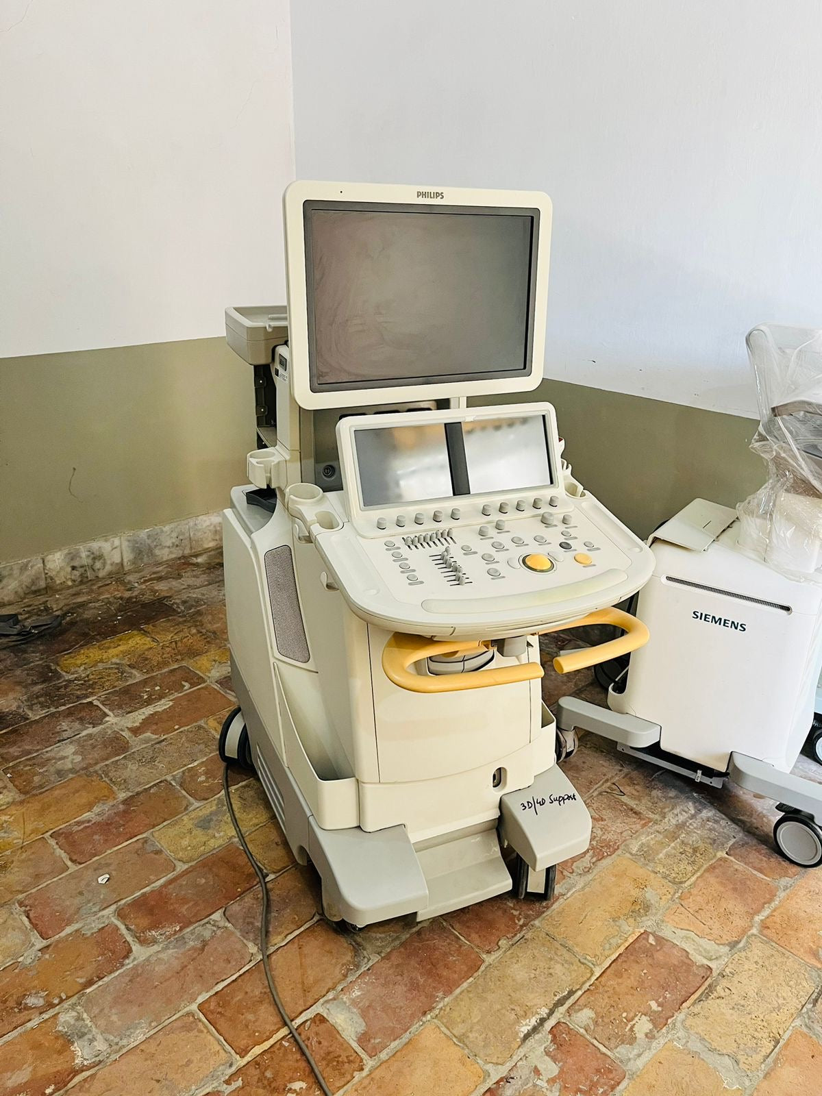 Philips ie33 with adult cardiac probe